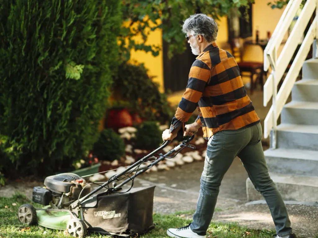 Lawn maintenance and mowing service in Port St. Lucie, FL